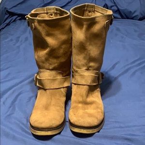 American Eagle Sz 8 tan boots.